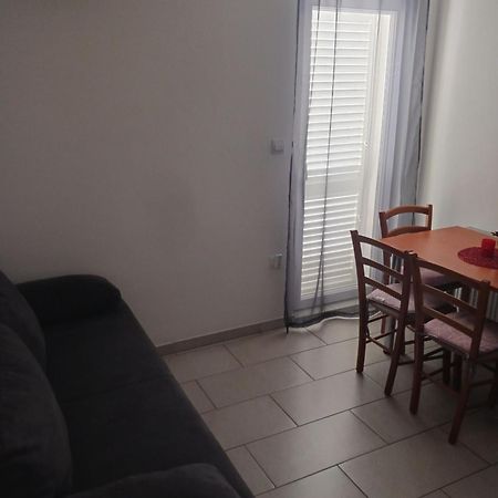 Apartmani Petra Примоштен Экстерьер фото